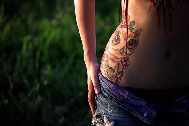 Татуировка на боку в виде совы